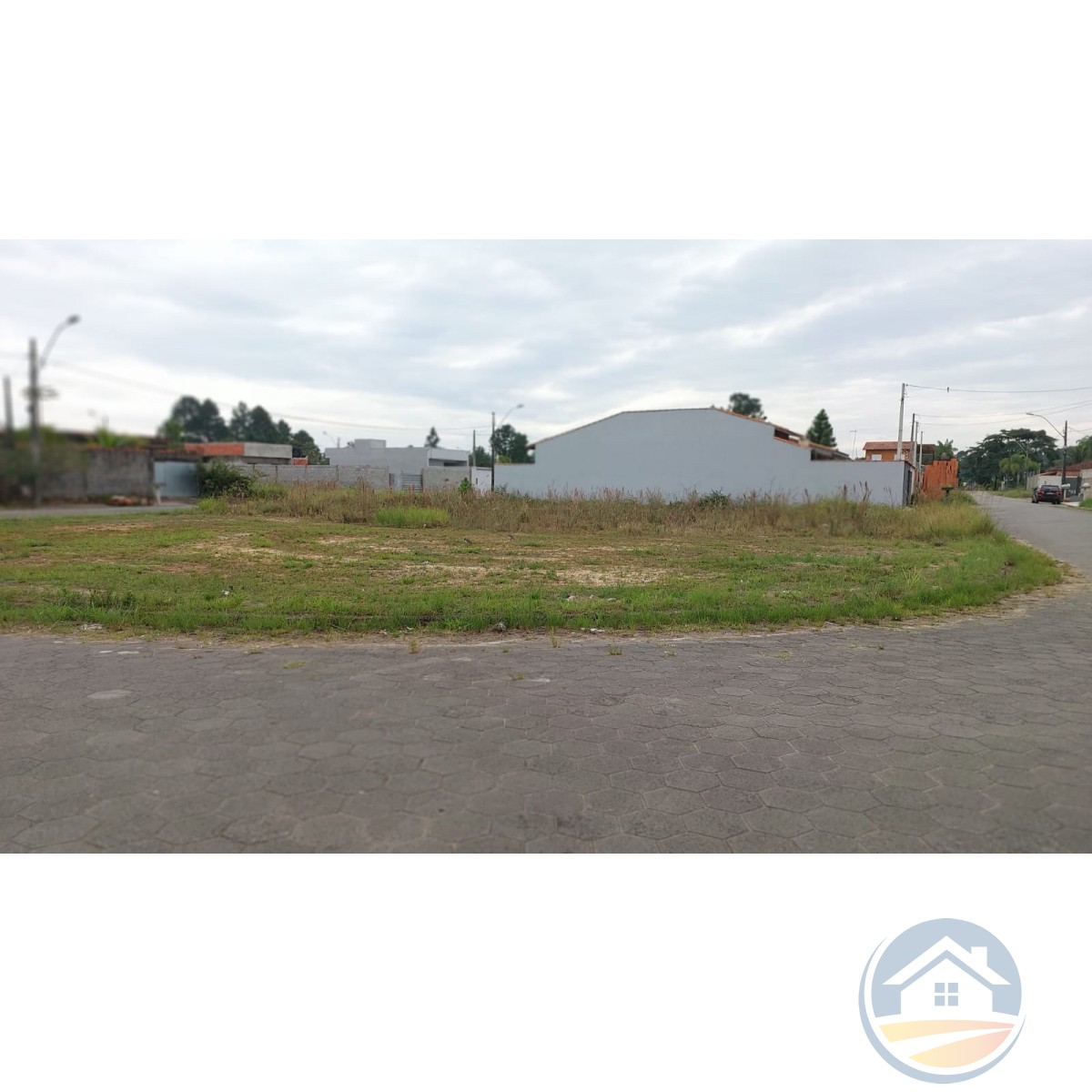 Terreno no bairro Flora Rica II, Lado Linha